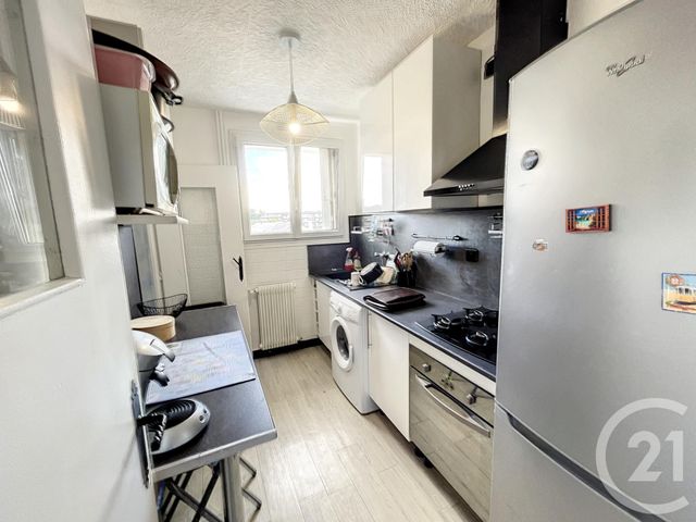 Appartement F3 à louer - 3 pièces - 52.57 m2 - ST JEAN DE LA RUELLE - 45 - CENTRE - Century 21 Help'Immo