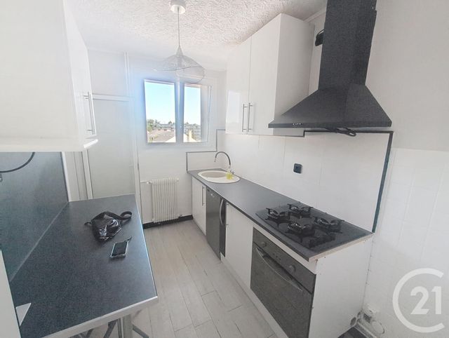 Appartement F3 à louer - 3 pièces - 52.57 m2 - ST JEAN DE LA RUELLE - 45 - CENTRE - Century 21 Help'Immo