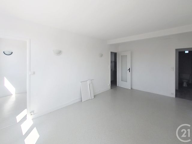 Appartement F3 à louer - 3 pièces - 52.57 m2 - ST JEAN DE LA RUELLE - 45 - CENTRE - Century 21 Help'Immo