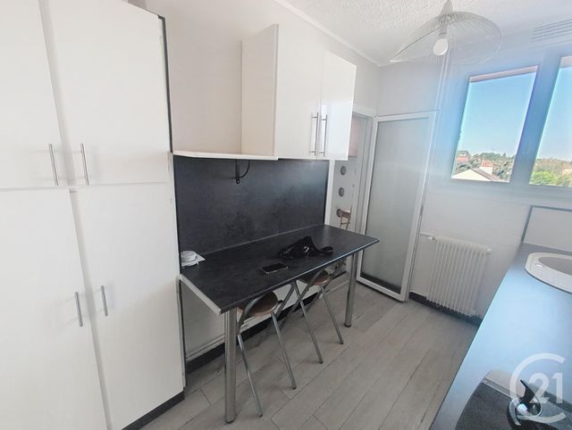 Appartement F3 à louer - 3 pièces - 52.57 m2 - ST JEAN DE LA RUELLE - 45 - CENTRE - Century 21 Help'Immo