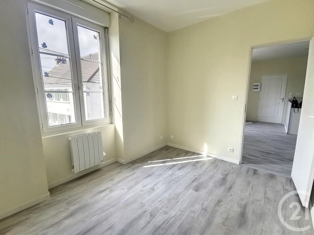 Appartement F3 à louer - 3 pièces - 81.72 m2 - GRENEVILLE EN BEAUCE - 45 - CENTRE - Century 21 Help'Immo