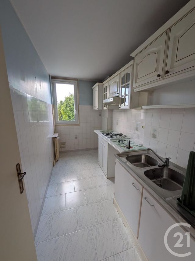 Appartement F3 à louer - 3 pièces - 59.46 m2 - ST JEAN DE LA RUELLE - 45 - CENTRE - Century 21 Help'Immo