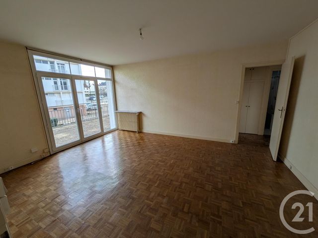 Appartement F3 à louer - 3 pièces - 59.46 m2 - ST JEAN DE LA RUELLE - 45 - CENTRE - Century 21 Help'Immo