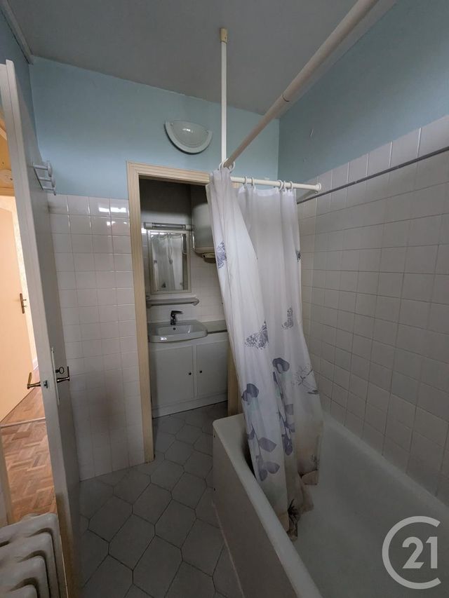 Appartement F3 à louer - 3 pièces - 59.46 m2 - ST JEAN DE LA RUELLE - 45 - CENTRE - Century 21 Help'Immo