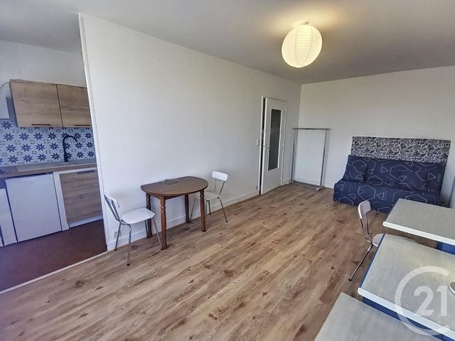 Appartement F1 à louer - 1 pièce - 27.39 m2 - ORLEANS - 45 - CENTRE - Century 21 Help'Immo
