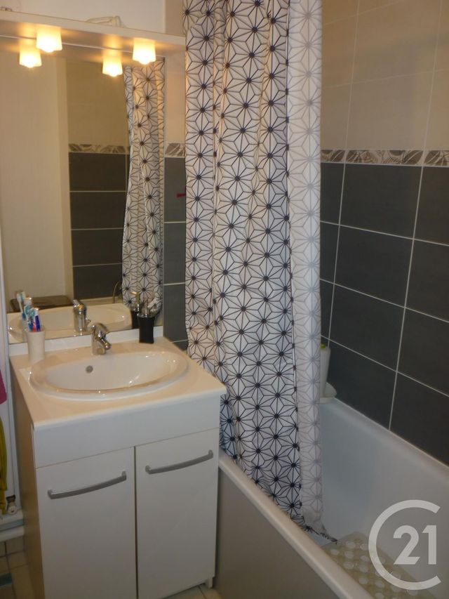 Appartement F3 à louer - 3 pièces - 63.57 m2 - FLEURY LES AUBRAIS - 45 - CENTRE - Century 21 Help'Immo