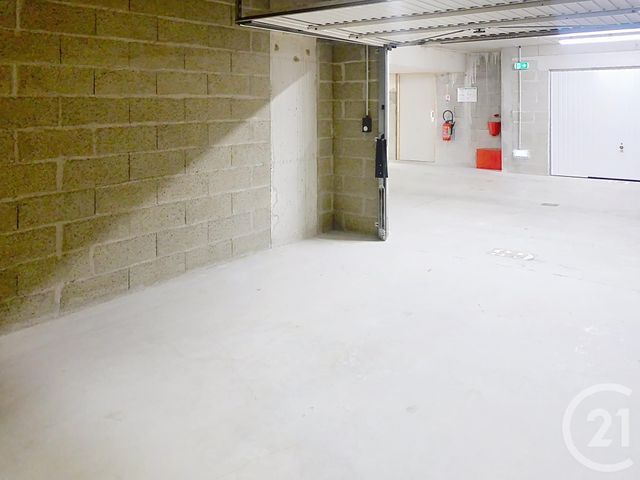 parking à louer - 15.0 m2 - ST JEAN DE LA RUELLE - 45 - CENTRE - Century 21 Help'Immo