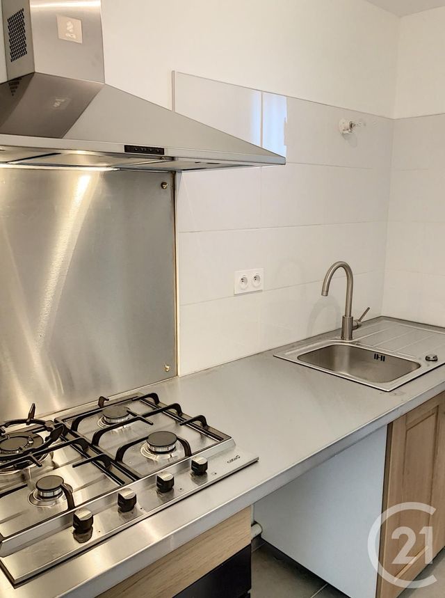 Appartement F1 à louer - 1 pièce - 26.59 m2 - ST JEAN DE LA RUELLE - 45 - CENTRE - Century 21 Help'Immo