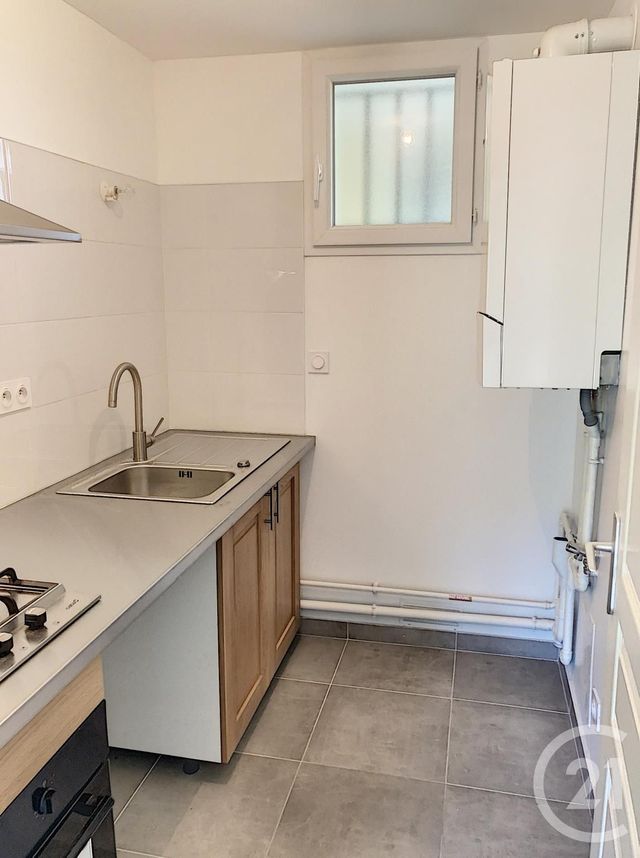 Appartement F1 à louer - 1 pièce - 26.59 m2 - ST JEAN DE LA RUELLE - 45 - CENTRE - Century 21 Help'Immo