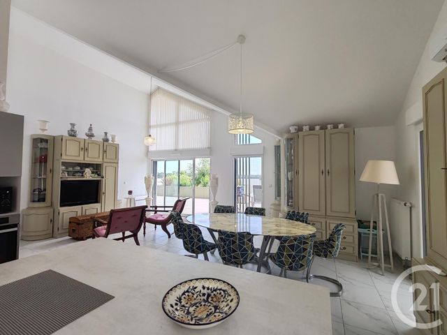 Appartement F5 à vendre - 5 pièces - 111.34 m2 - ST JEAN DE LA RUELLE - 45 - CENTRE - Century 21 Help'Immo