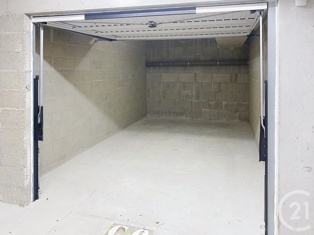 parking à louer - 15.0 m2 - ST JEAN DE LA RUELLE - 45 - CENTRE - Century 21 Help'Immo