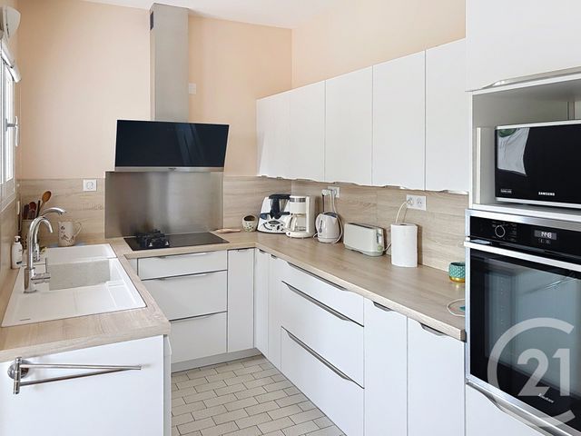 maison à vendre - 8 pièces - 198.91 m2 - ST JEAN DE LA RUELLE - 45 - CENTRE - Century 21 Help'Immo