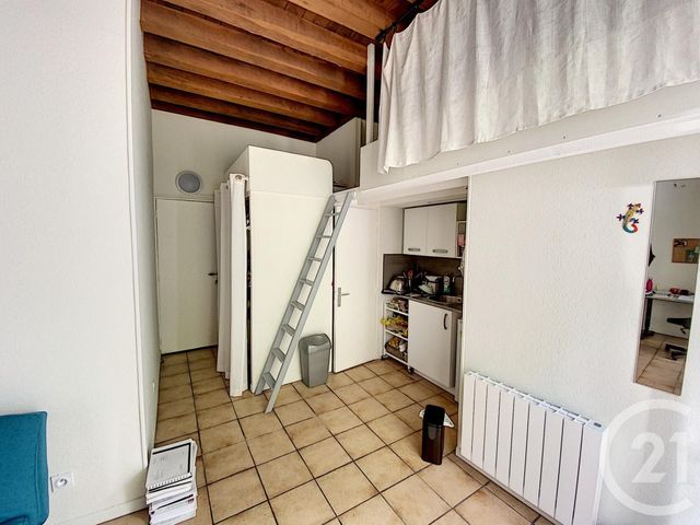 Appartement F1 à louer - 1 pièce - 24.42 m2 - ORLEANS - 45 - CENTRE - Century 21 Help'Immo