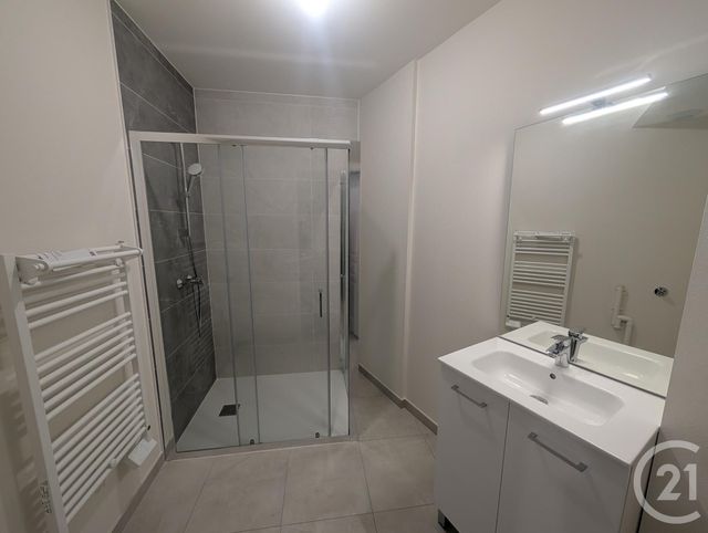 Appartement F3 à louer - 3 pièces - 62.0 m2 - ST JEAN DE LA RUELLE - 45 - CENTRE - Century 21 Help'Immo