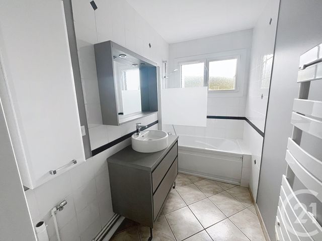 Appartement F4 à louer - 4 pièces - 72.66 m2 - INGRE - 45 - CENTRE - Century 21 Help'Immo