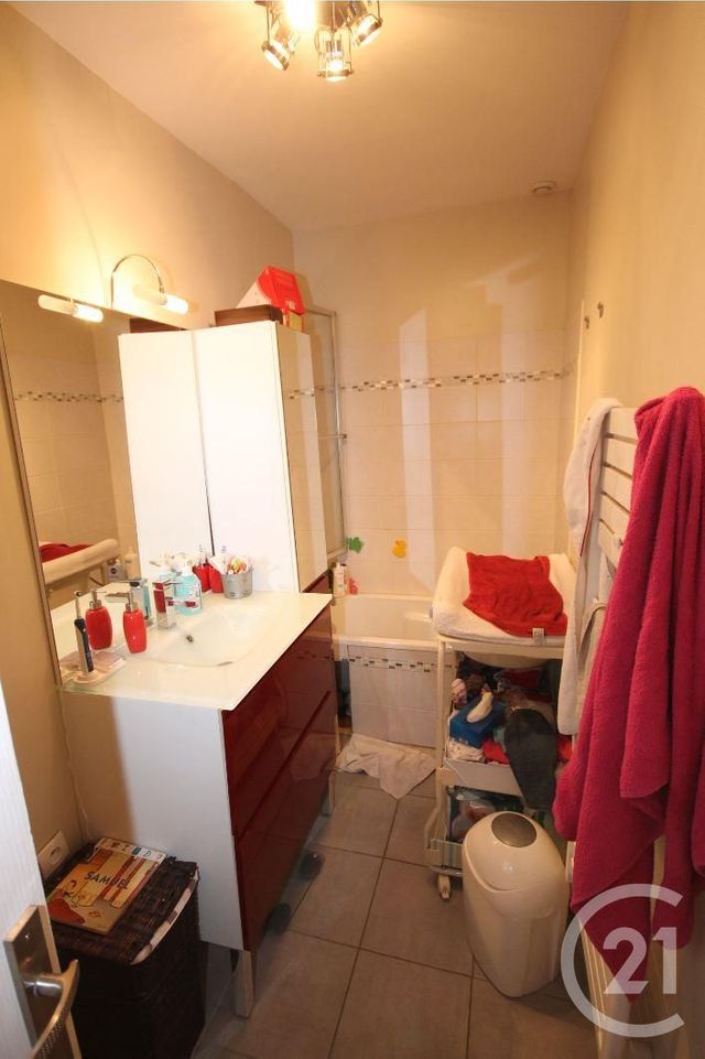 Appartement F3 à louer - 3 pièces - 74.6 m2 - ST JEAN DE LA RUELLE - 45 - CENTRE - Century 21 Help'Immo